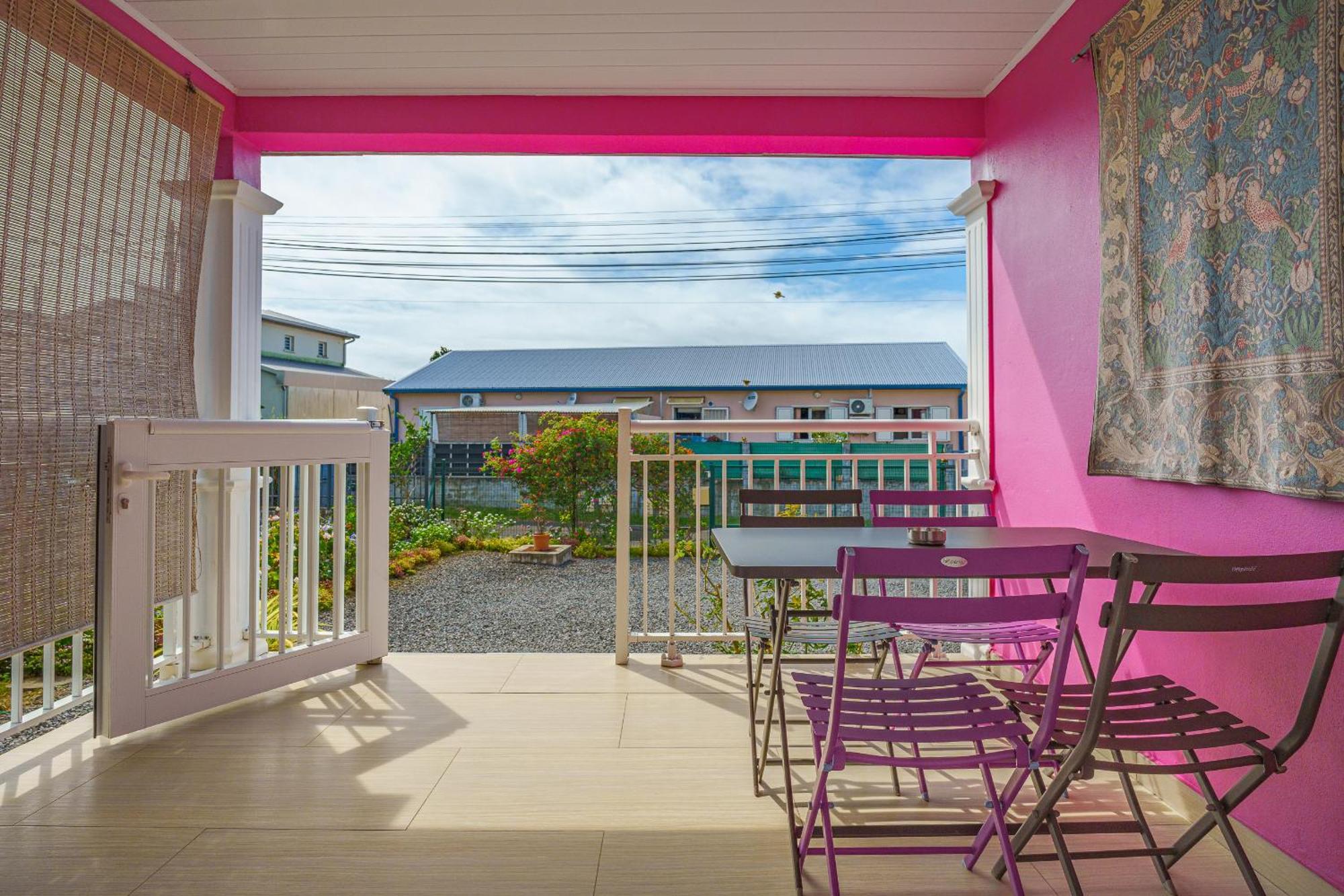 Le Tuit-Tuit - Un Nid Douillet Apartment Sainte-Suzanne Exterior photo
